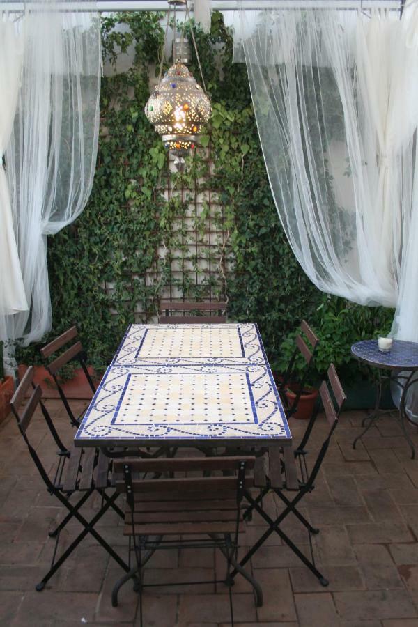 Guest House Europa 12 Sevilla Bagian luar foto