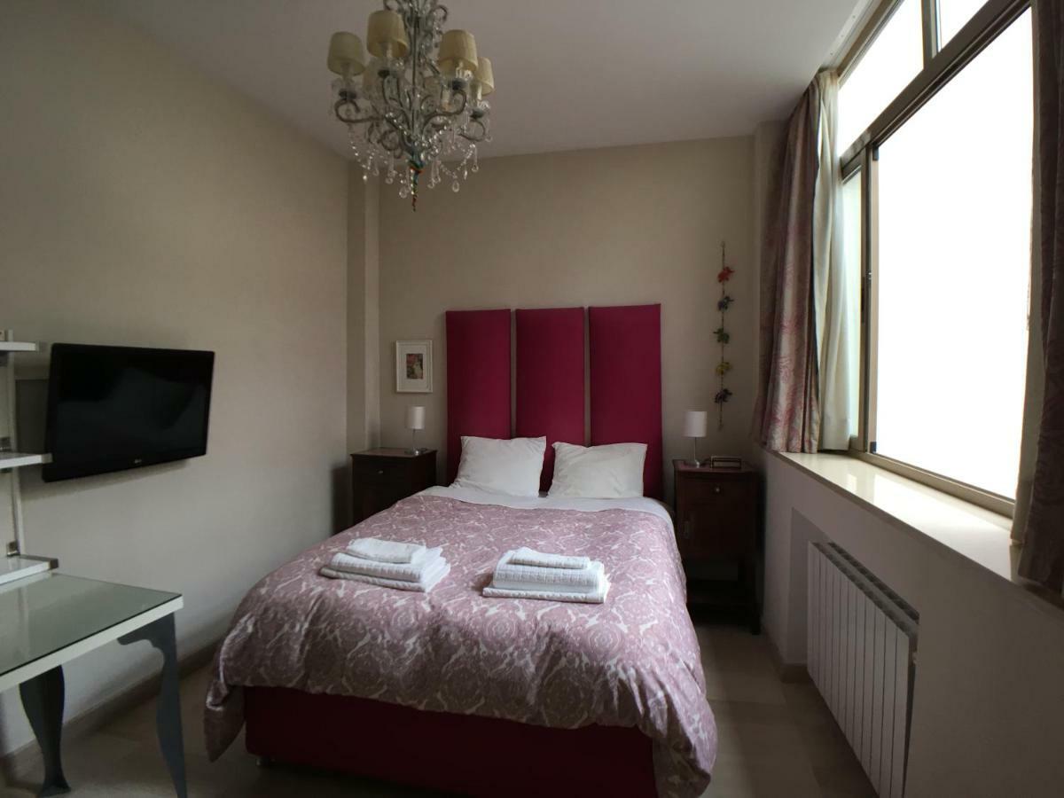 Guest House Europa 12 Sevilla Bagian luar foto