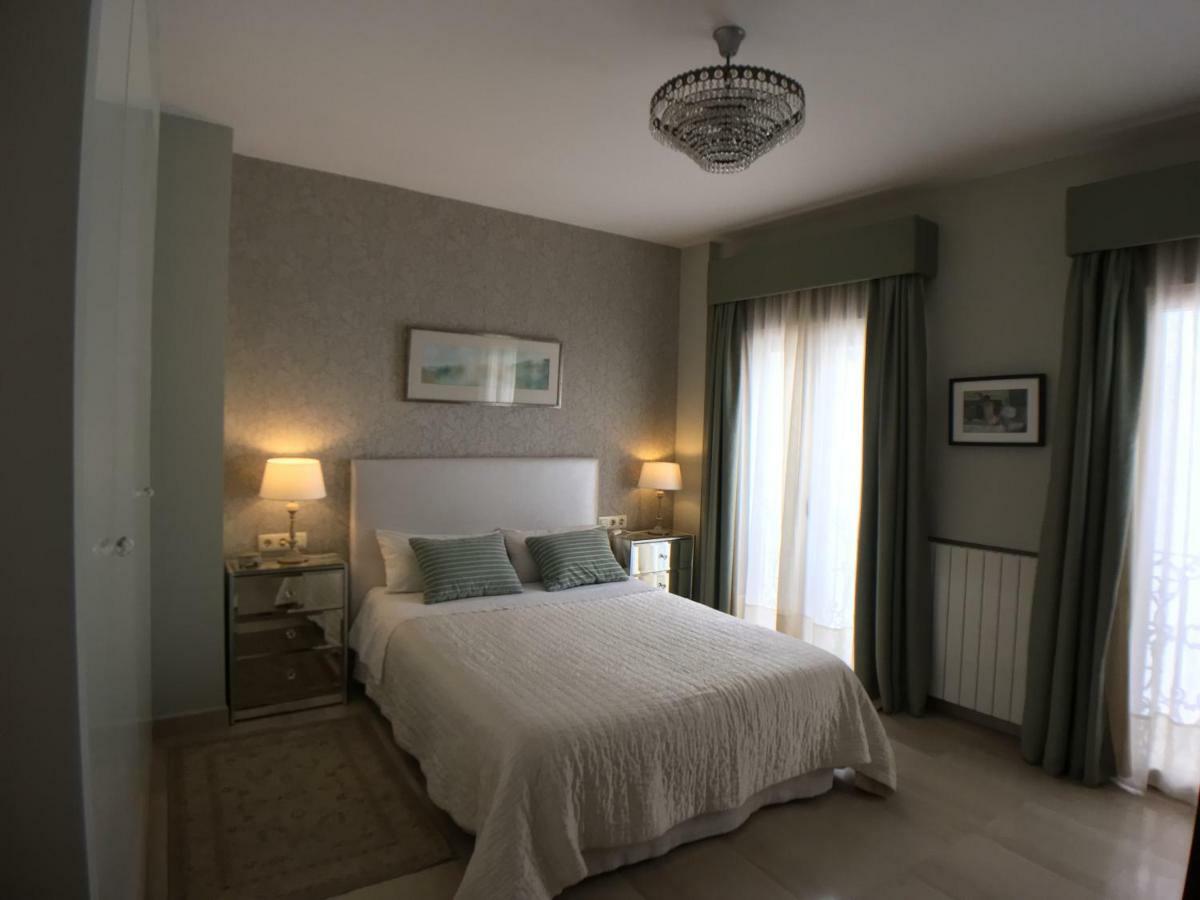 Guest House Europa 12 Sevilla Bagian luar foto