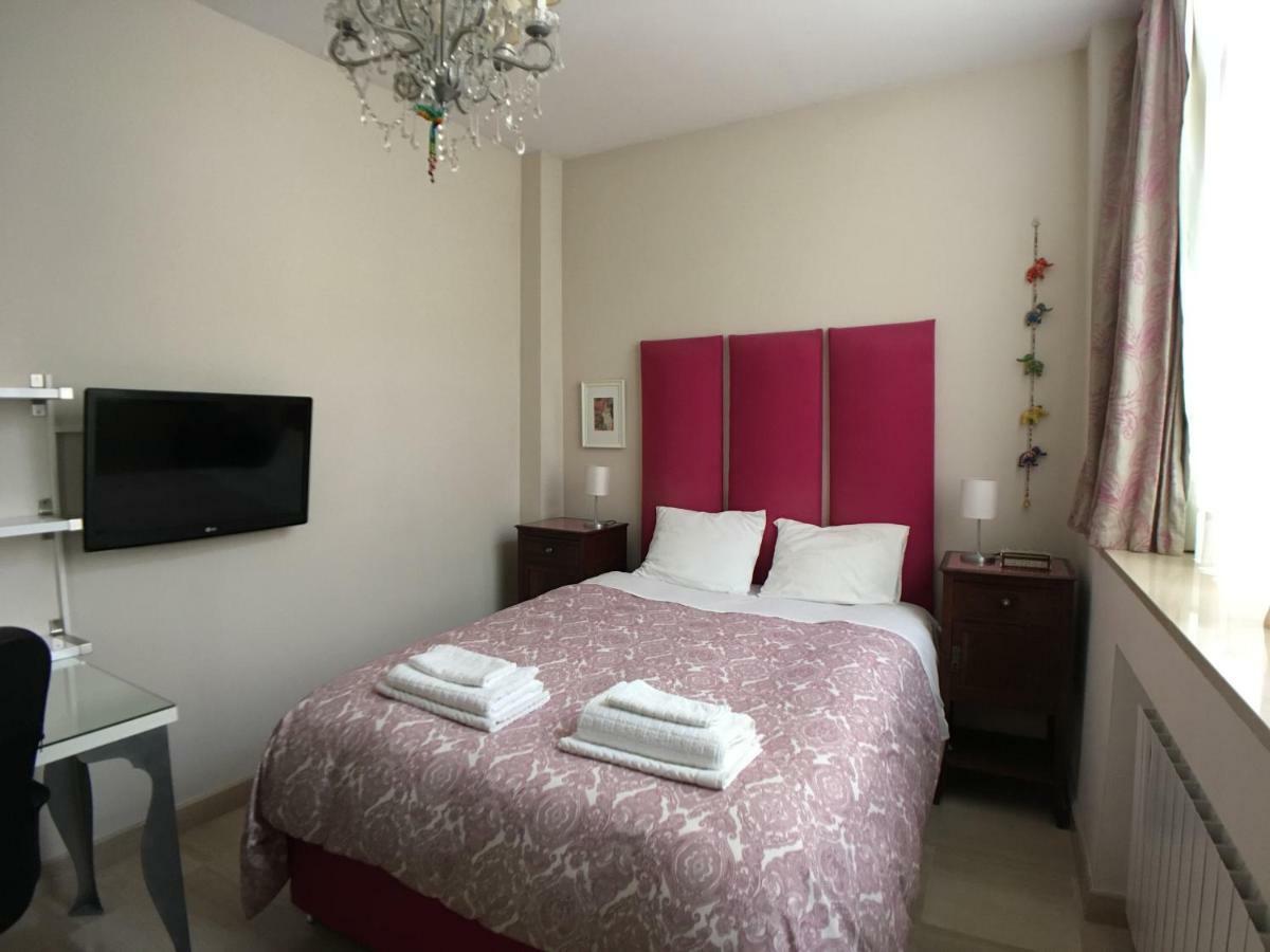 Guest House Europa 12 Sevilla Bagian luar foto